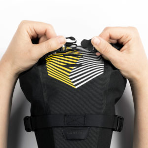 APIDURA - RACING SADDLE BAG (5L) - Image 4